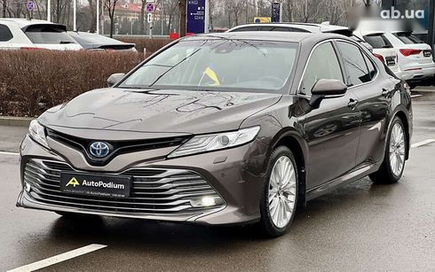 Toyota Camry 2019 - фото 6