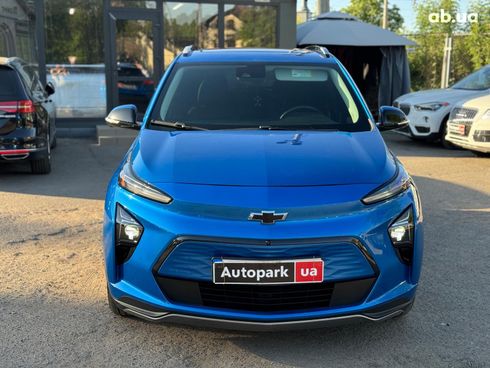 Chevrolet Bolt 2022 синий - фото 2