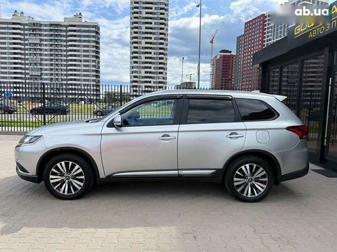 Mitsubishi Outlander 2023 - фото 4