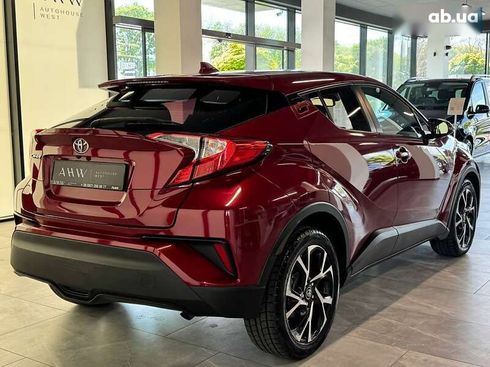 Toyota C-HR 2017 - фото 15