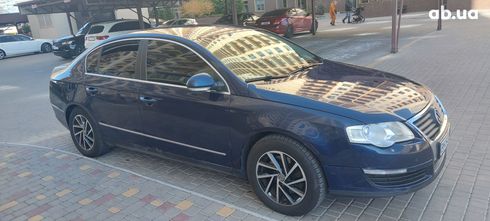 Volkswagen Passat 2005 синий - фото 7