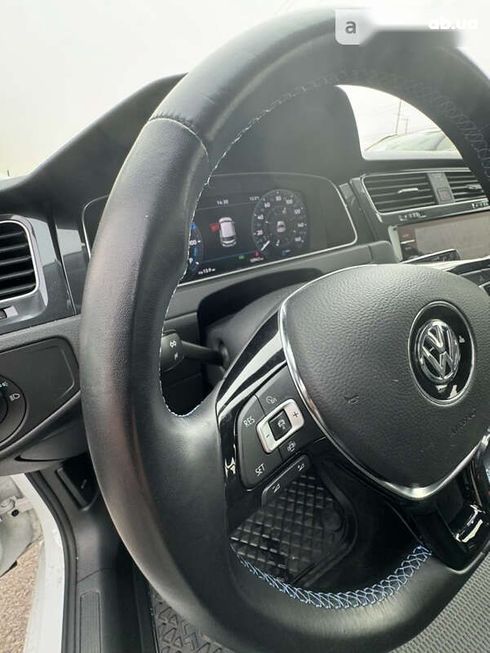 Volkswagen e-Golf 2020 - фото 15