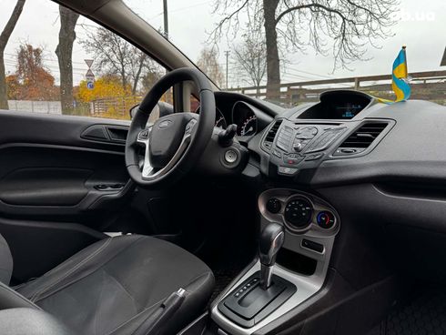 Ford Fiesta 2017 серый - фото 20