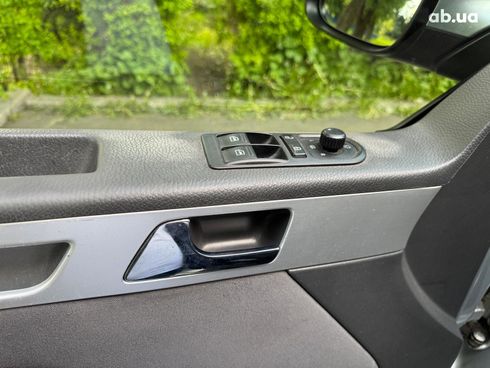 Volkswagen Multivan 2012 серый - фото 13