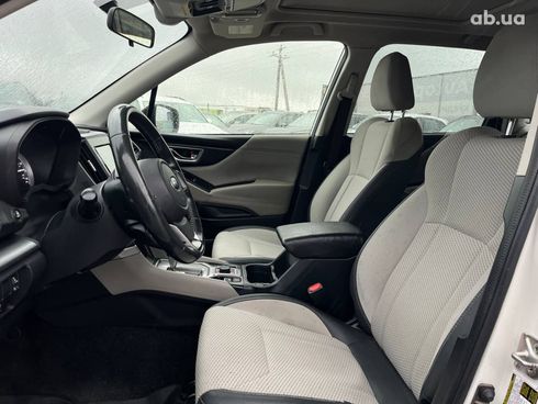 Subaru Forester 2018 белый - фото 16