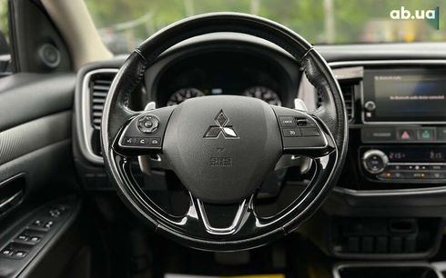 Mitsubishi Outlander 2017 - фото 15