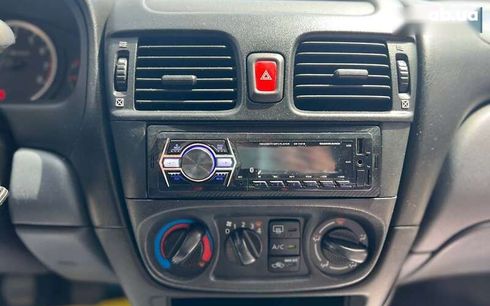 Nissan Almera 2004 - фото 16