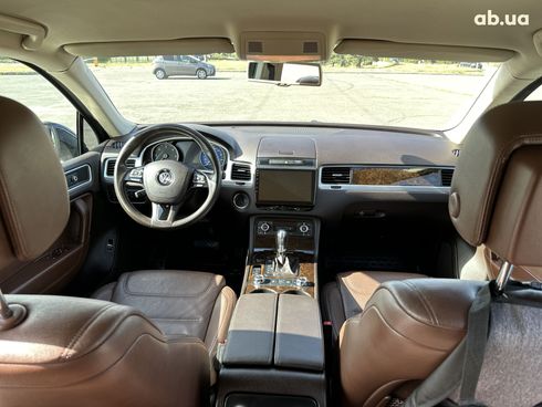 Volkswagen Touareg 2012 серый - фото 5