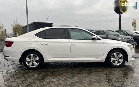 Skoda Superb 2018 - фото 8
