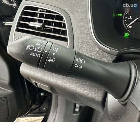Renault Megane 2019 - фото 9