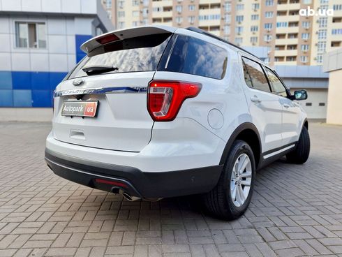 Ford Explorer 2017 белый - фото 31