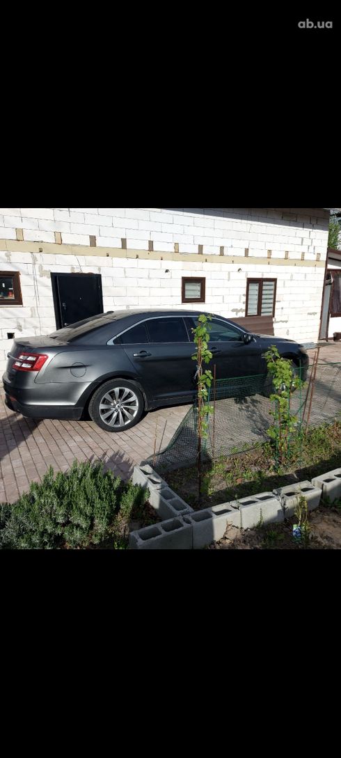 Ford Taurus 2015 серый - фото 8