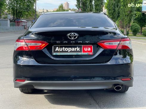 Toyota Camry 2017 черный - фото 12