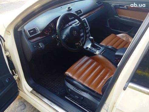 Volkswagen Passat Variant 2013 бежевый - фото 9