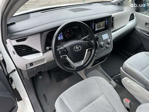 Toyota Sienna 2016 - фото 8