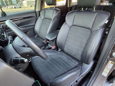 Mitsubishi Outlander 2018 - фото 16