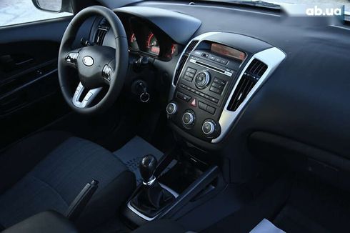 Kia Cee'd 2011 - фото 28