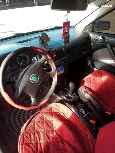 Skoda Octavia 2008 белый - фото 9