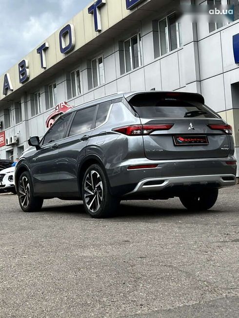 Mitsubishi Outlander 2023 - фото 13