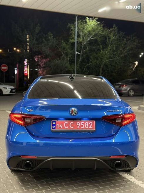 Alfa Romeo Giulia 2017 - фото 8