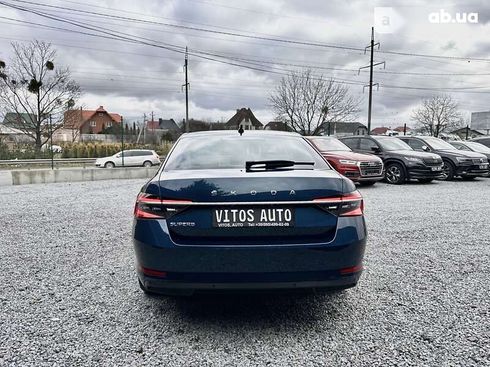 Skoda Superb 2019 - фото 8