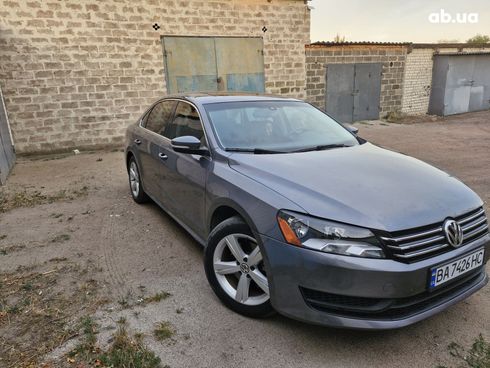 Volkswagen Passat 2013 серый - фото 4