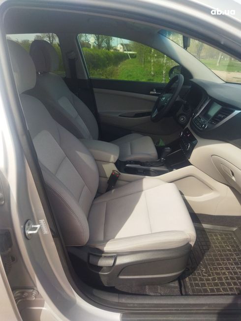 Hyundai Tucson 2018 серебристый - фото 5