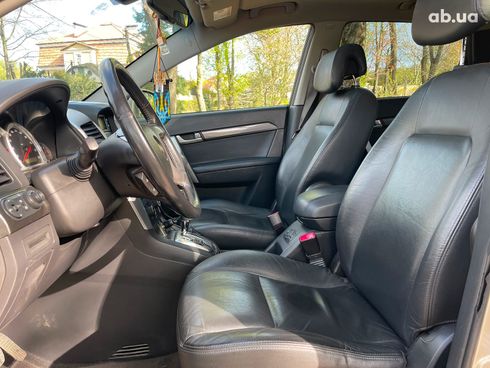 Chevrolet Captiva 2009 бежевый - фото 16