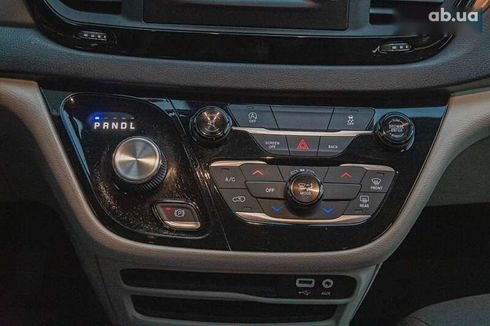 Chrysler Pacifica 2017 - фото 16