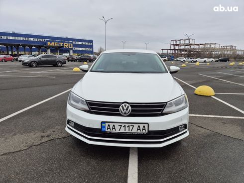 Volkswagen Jetta 2016 белый - фото 15