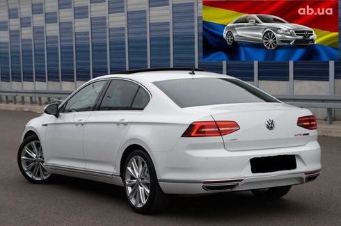 Volkswagen Passat 2015 белый - фото 2
