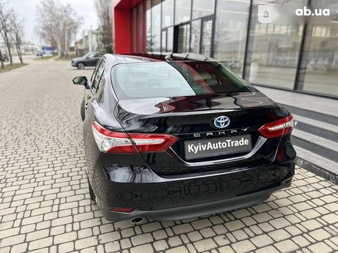 Toyota Camry 2020 - фото 12