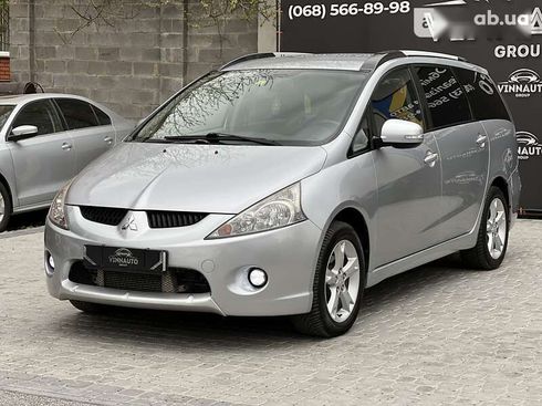 Mitsubishi Grandis 2010 - фото 3