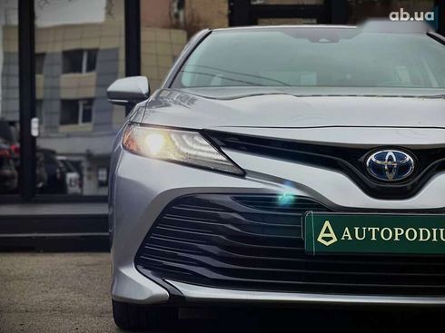 Toyota Camry 2018 - фото 8