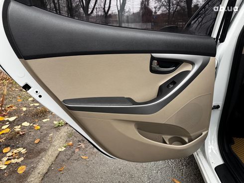 Hyundai Elantra 2015 белый - фото 22
