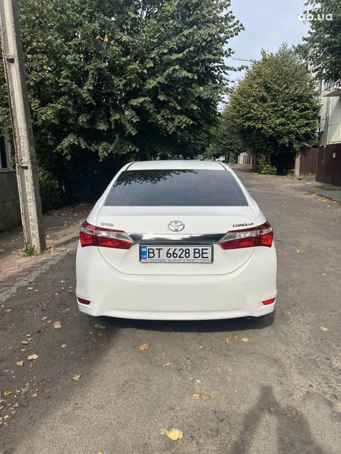 Toyota Corolla 2015 белый - фото 19