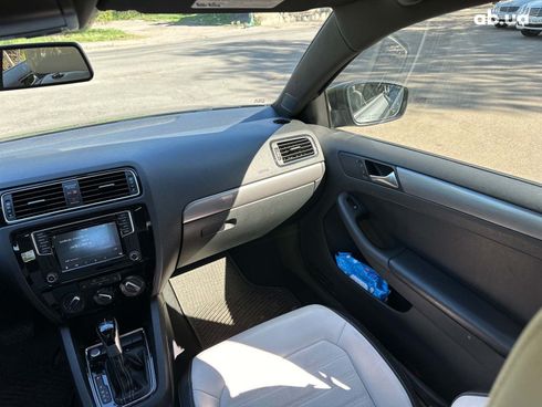 Volkswagen Jetta 2016 серый - фото 27