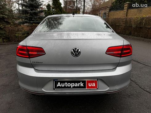 Volkswagen Passat 2018 серый - фото 16