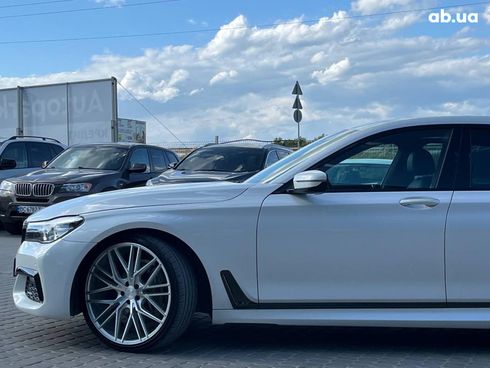 BMW 7 серия 2018 белый - фото 6