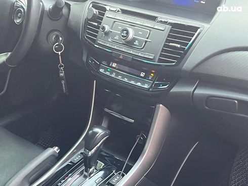 Honda Accord 2016 белый - фото 18