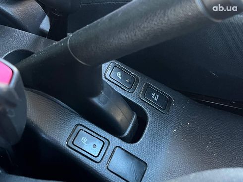 Suzuki Swift 2010 красный - фото 32