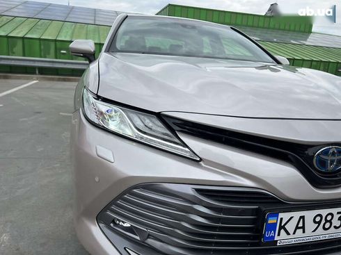 Toyota Camry 2019 - фото 10