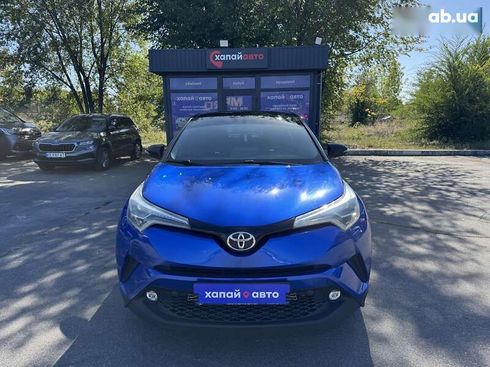 Toyota C-HR 2017 - фото 2