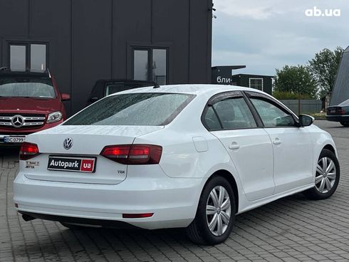 Volkswagen Jetta 2016 белый - фото 30