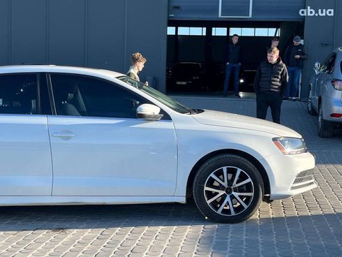 Volkswagen Jetta 2016 белый - фото 9