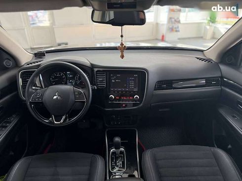 Mitsubishi Outlander 2020 - фото 23