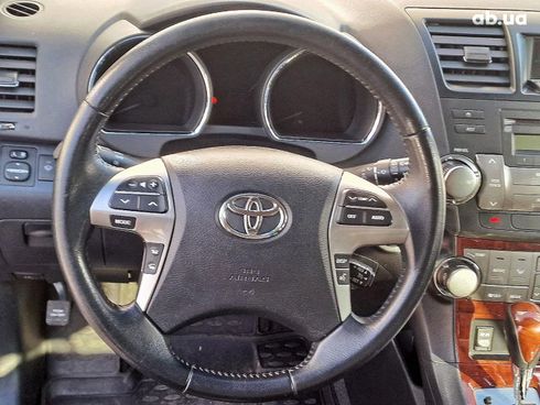 Toyota Highlander 2013 серый - фото 11
