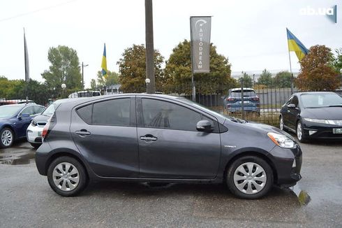 Toyota Prius C 2012 - фото 3