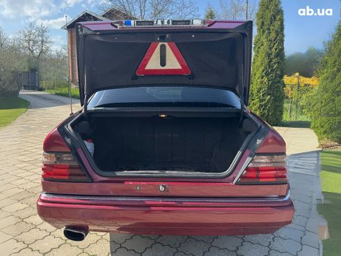 Mercedes-Benz E-Класс 1994 вишневый - фото 2