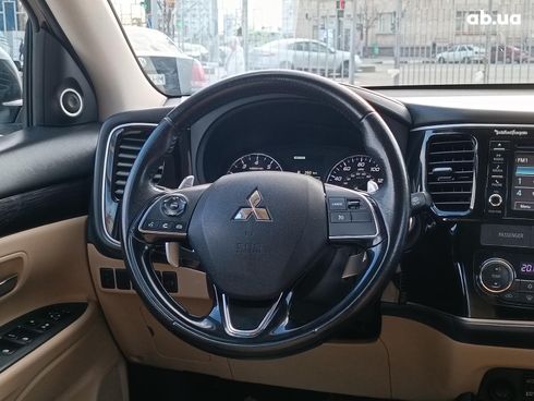 Mitsubishi Outlander 2015 белый - фото 20